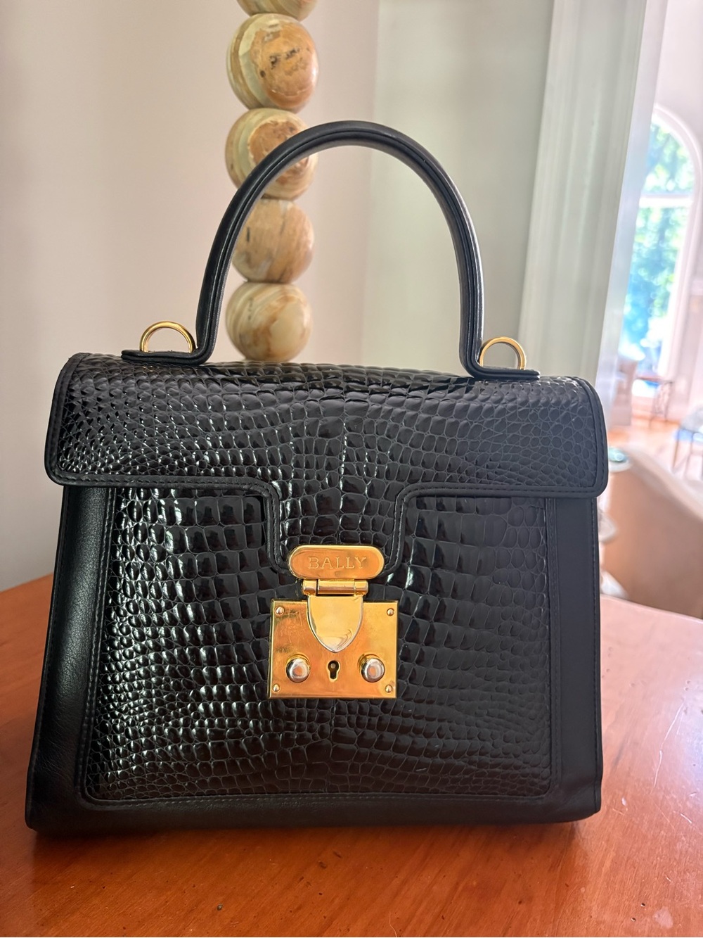 BALLY top handle black leather purse with gold tone lock clasp- excellent condit